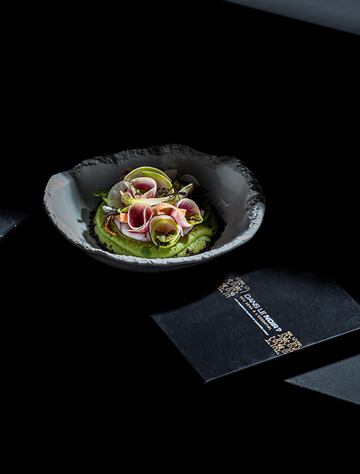 Christmas dish served at Dans le Noir ? with a gift box